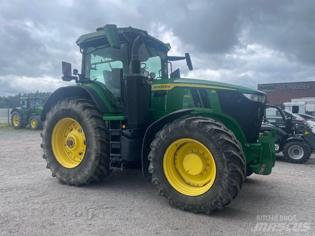 John Deere 7R330 Traktorji