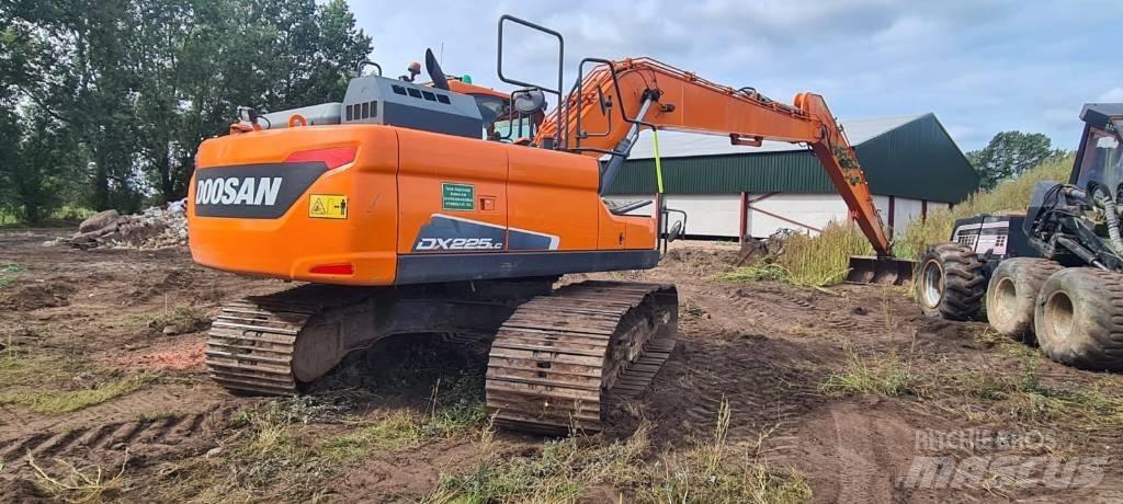 Doosan DX 225 LC-5 Bagri goseničarji