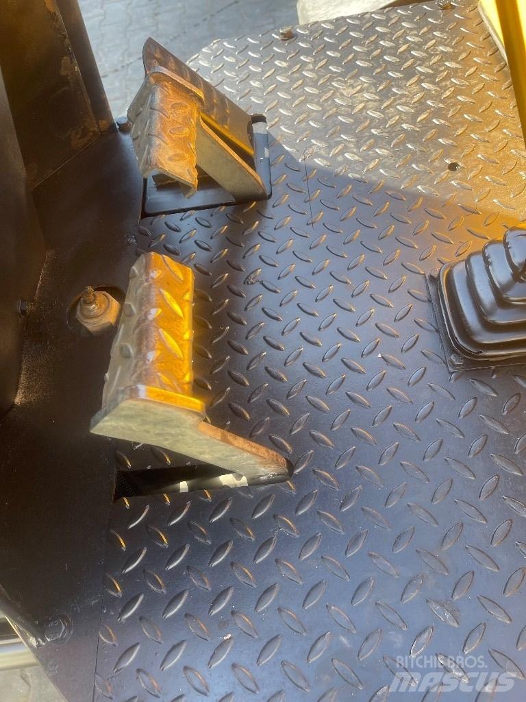 JCB TA 3 S Zglobni demperji