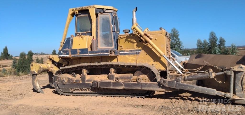 Komatsu D 85 E-21 Buldožerji goseničarji