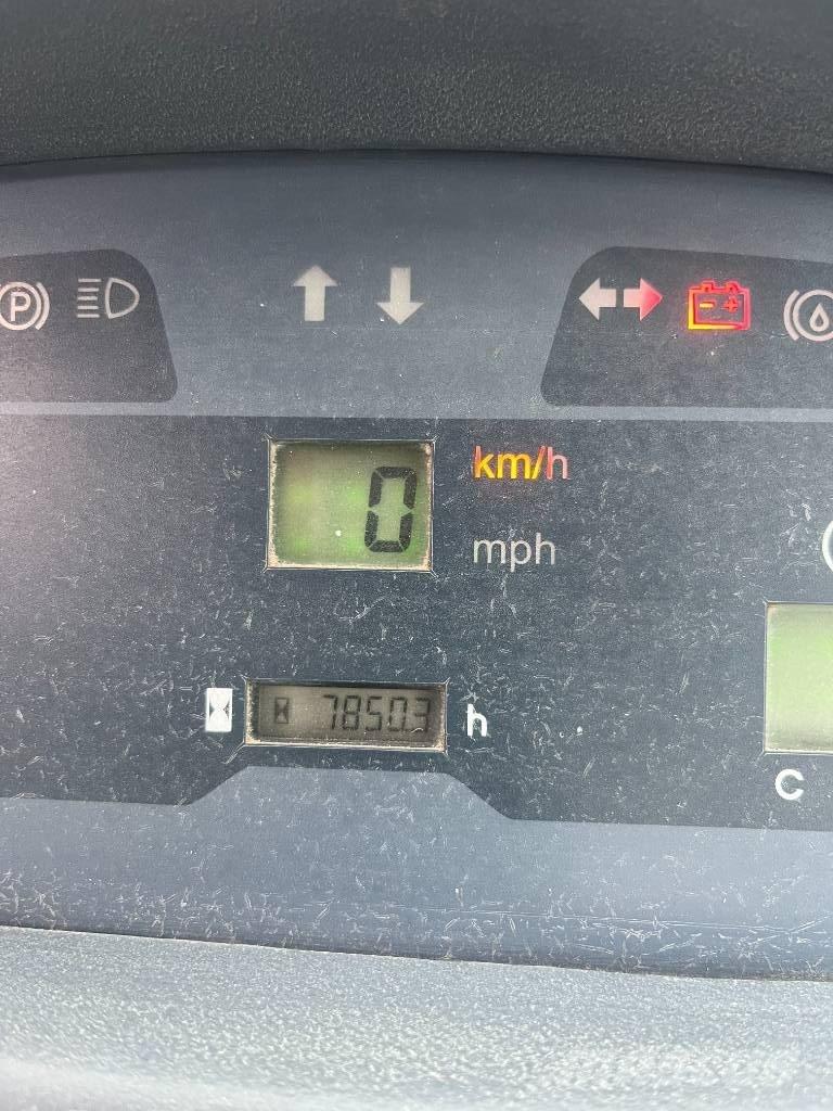 Komatsu WA 80-5 Kolesni nakladalci