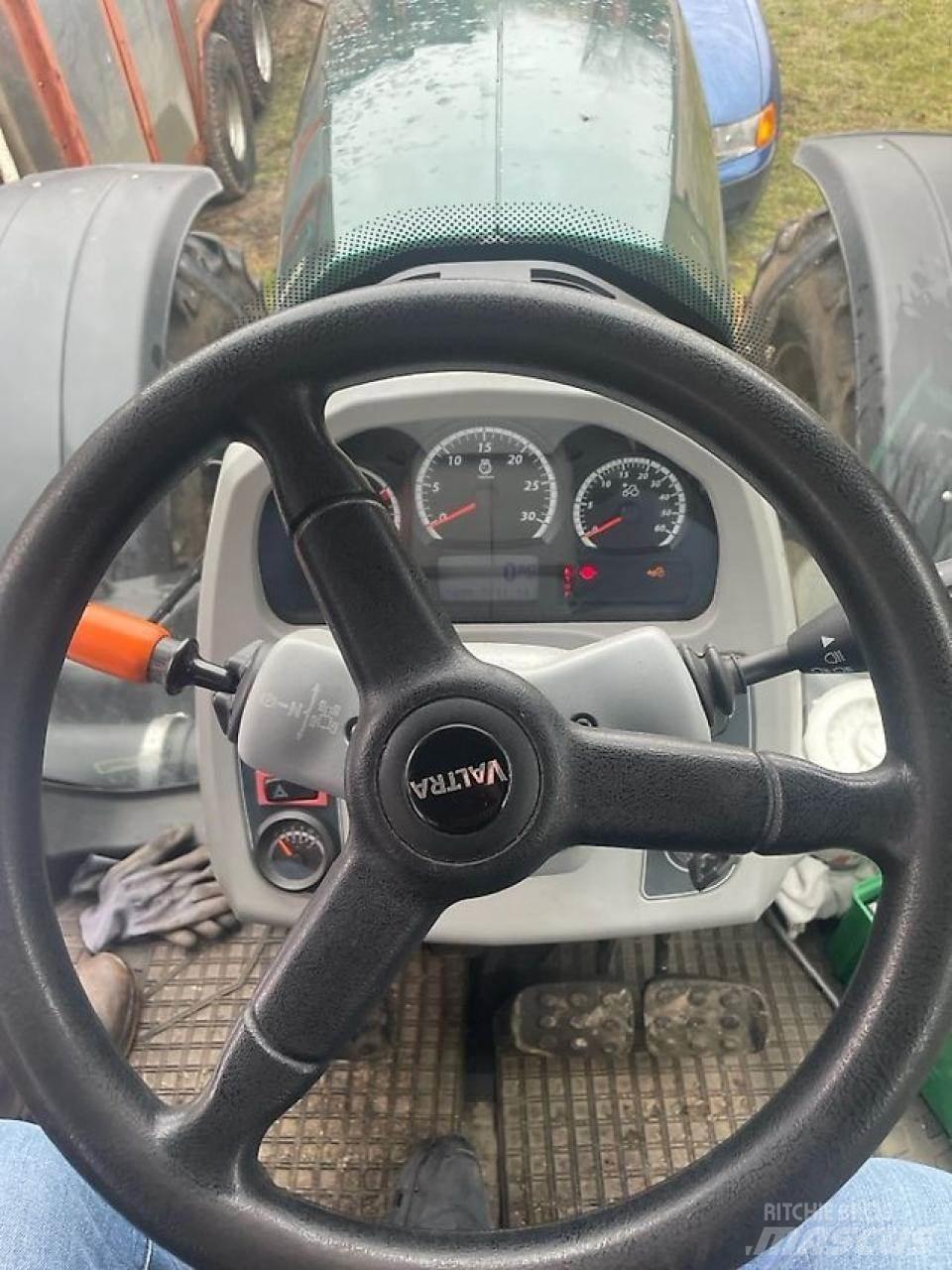 Valtra T 174 E Traktorji