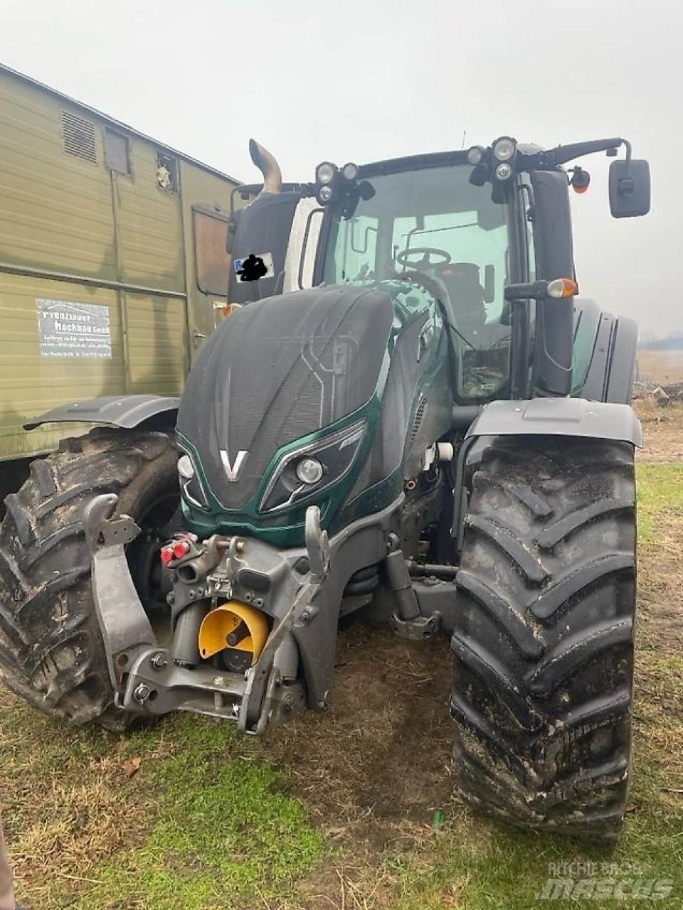 Valtra T 174 E Traktorji