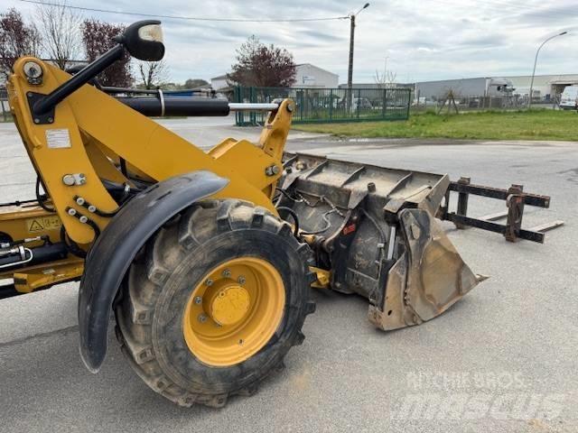 CAT 908 M Kolesni nakladalci