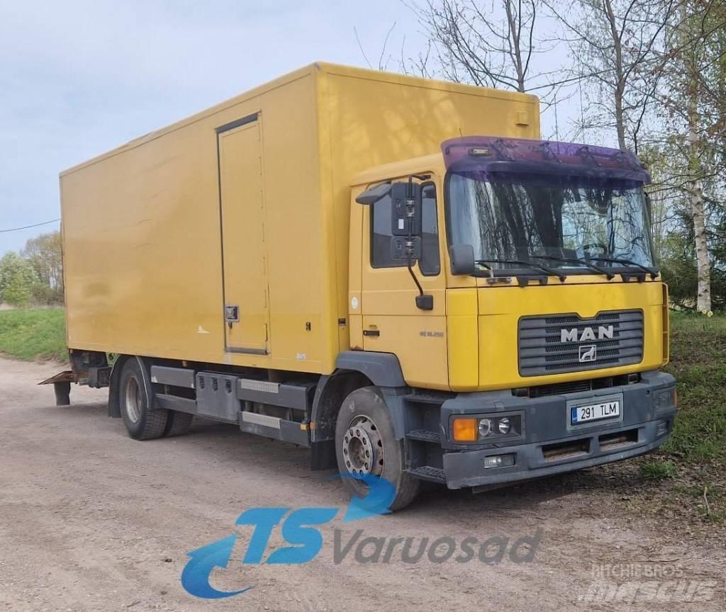 MAN ME 18.250 4x2 BL Tovornjaki zabojniki