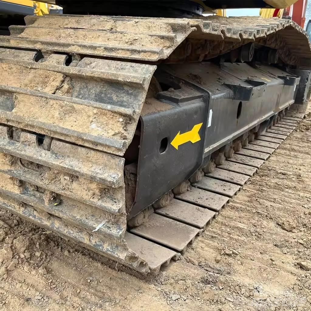 Komatsu PC 220 Bagri goseničarji