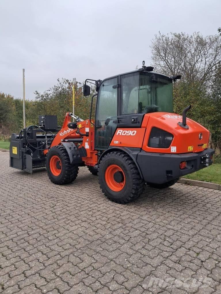 Kubota R 090 Kolesni nakladalci