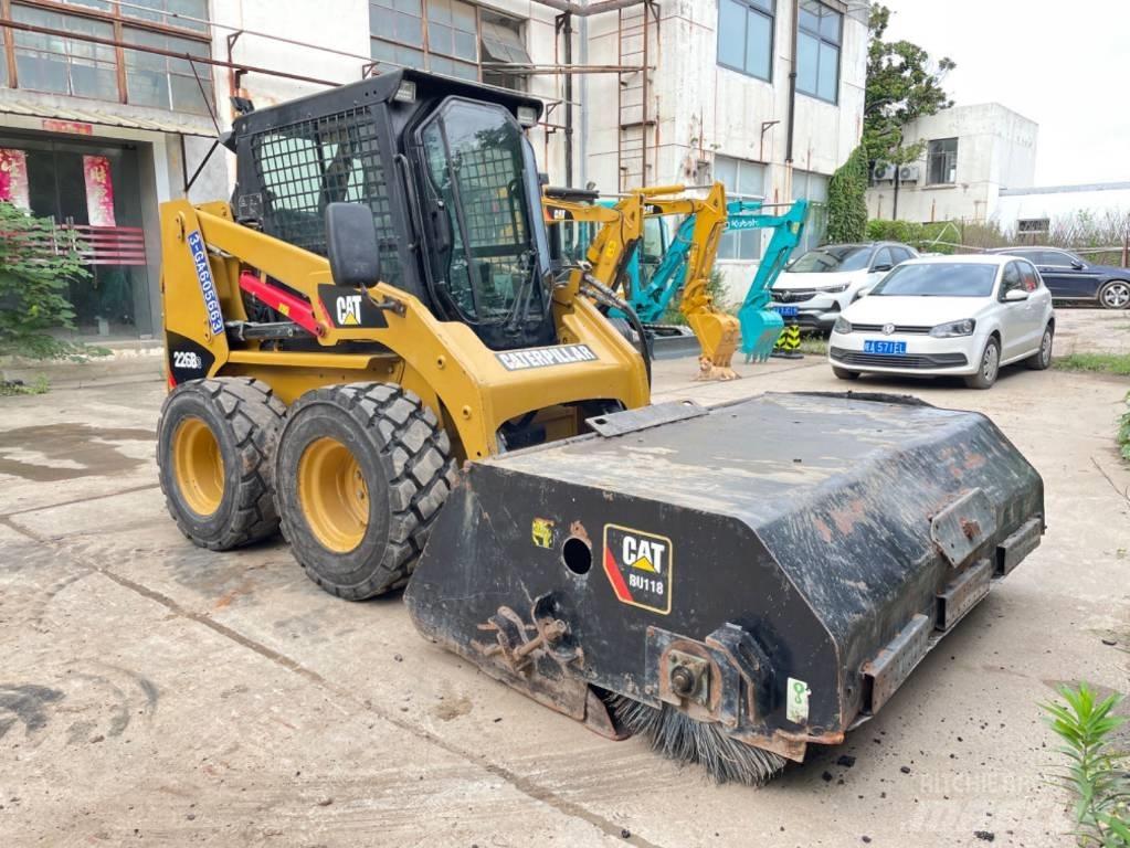 CAT 226B Skid steer mini nakladalci