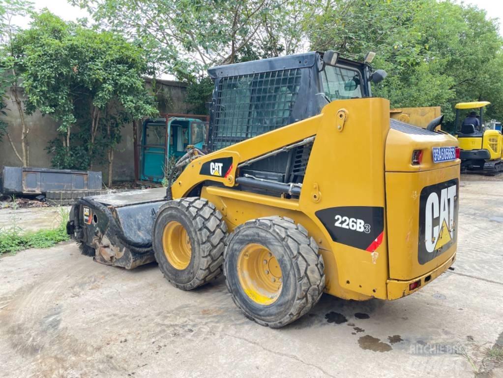 CAT 226B Skid steer mini nakladalci