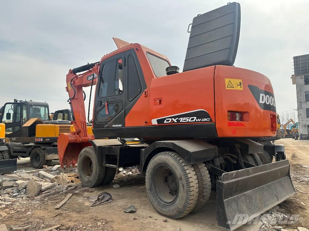 Doosan DX 150W -9 Bagri na kolesih