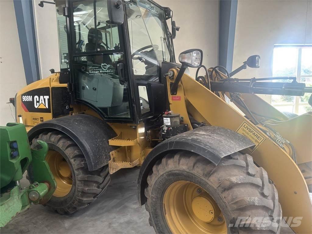 CAT 908M Večnamenski nakladalci