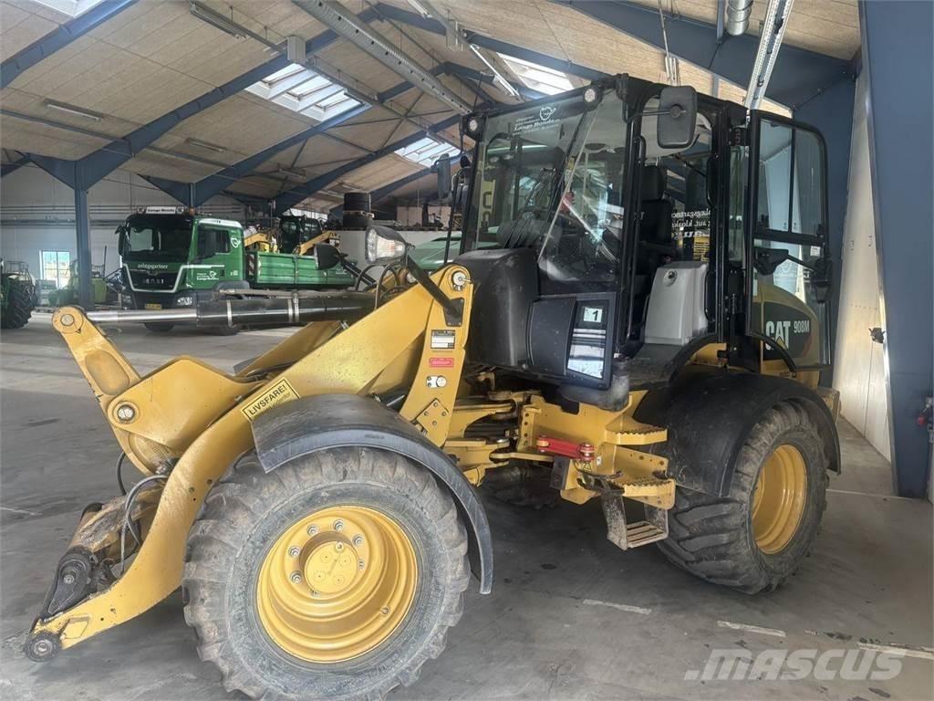 CAT 908M Večnamenski nakladalci