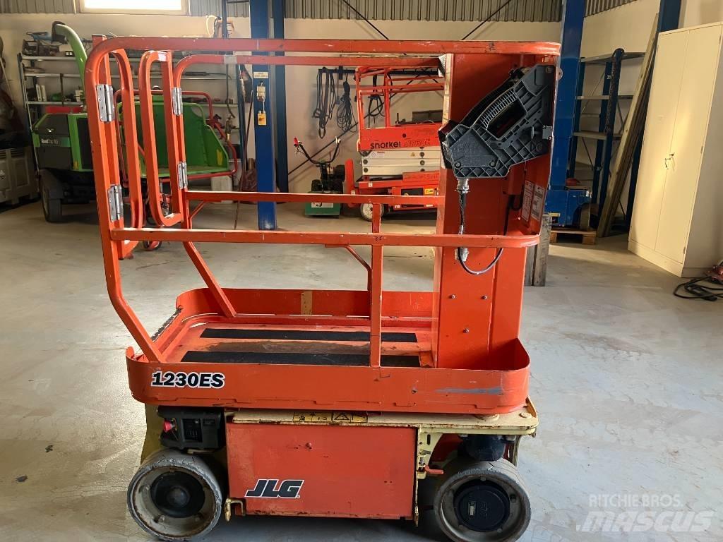 JLG 1230 ES Vertikalna dvigala