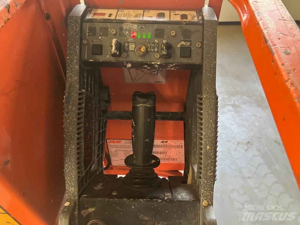 JLG 1230 ES Vertikalna dvigala