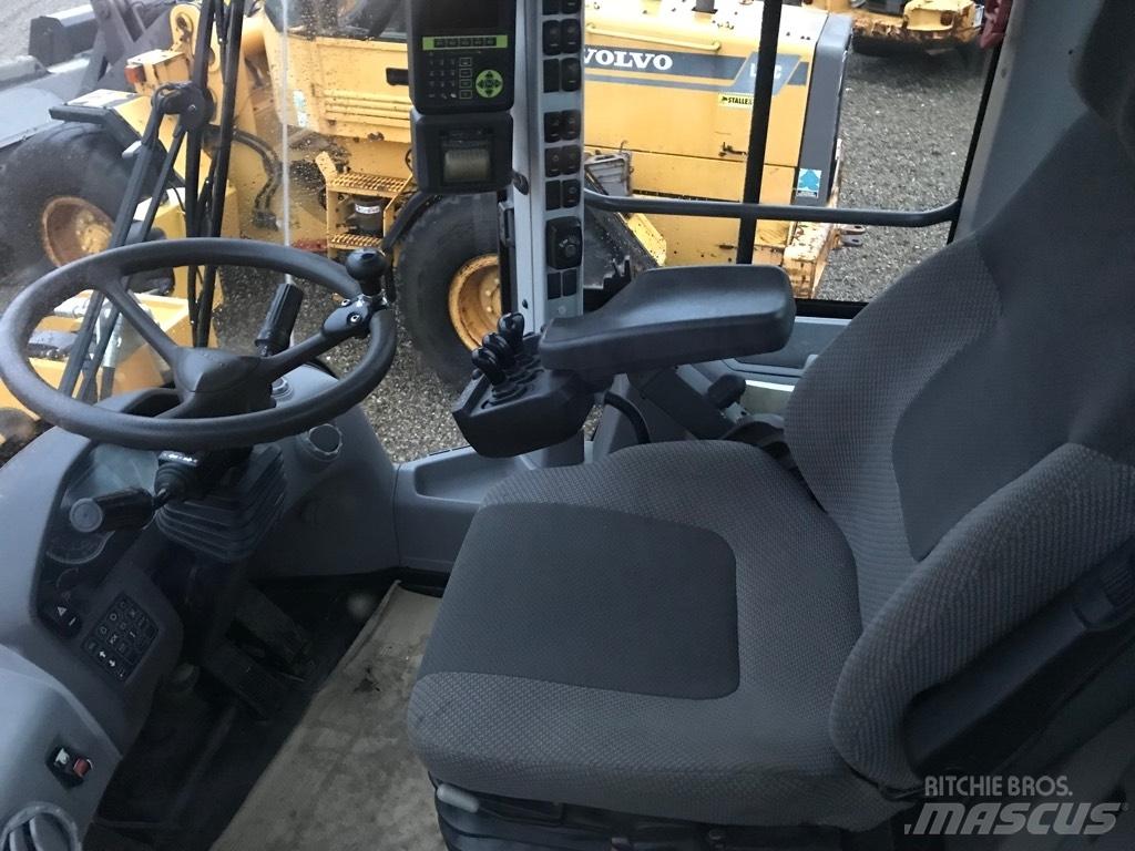 Volvo L120H Kolesni nakladalci