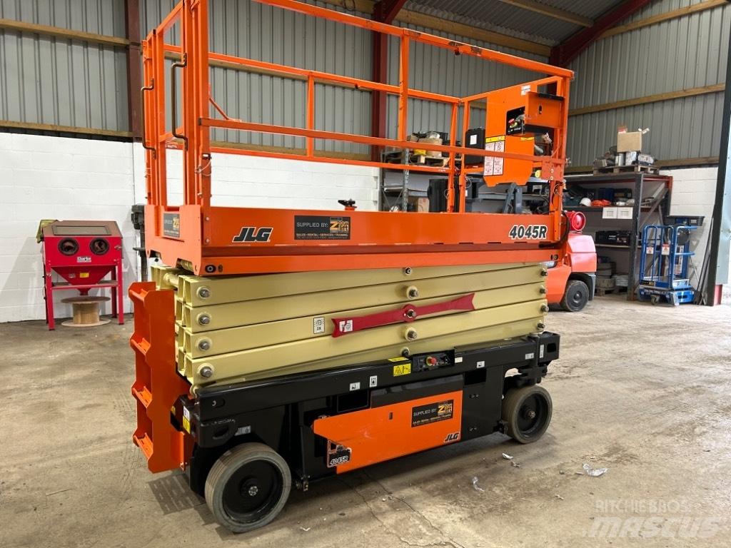 JLG 4045R Škarjaste dvižne ploščadi