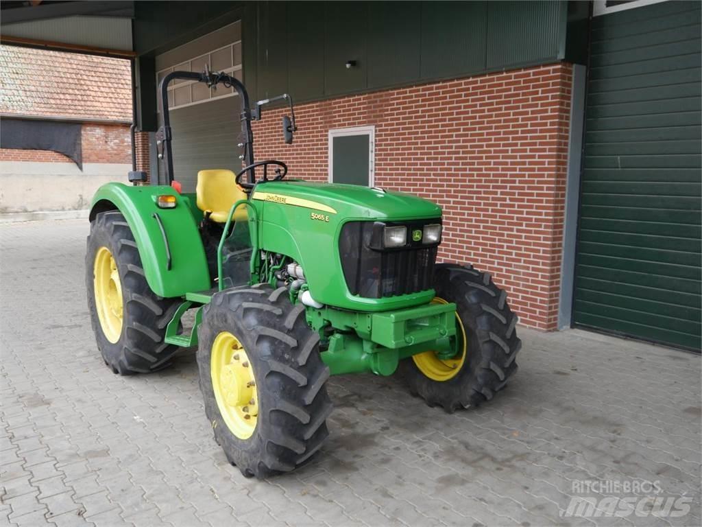 John Deere 5065E Traktorji