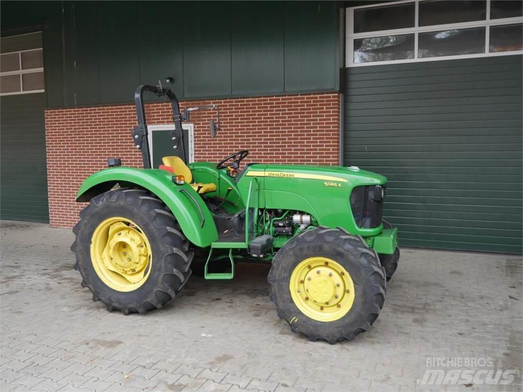 John Deere 5065E Traktorji
