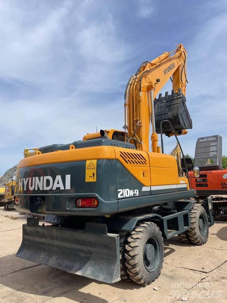 Hyundai R210W-9 Bagri na kolesih