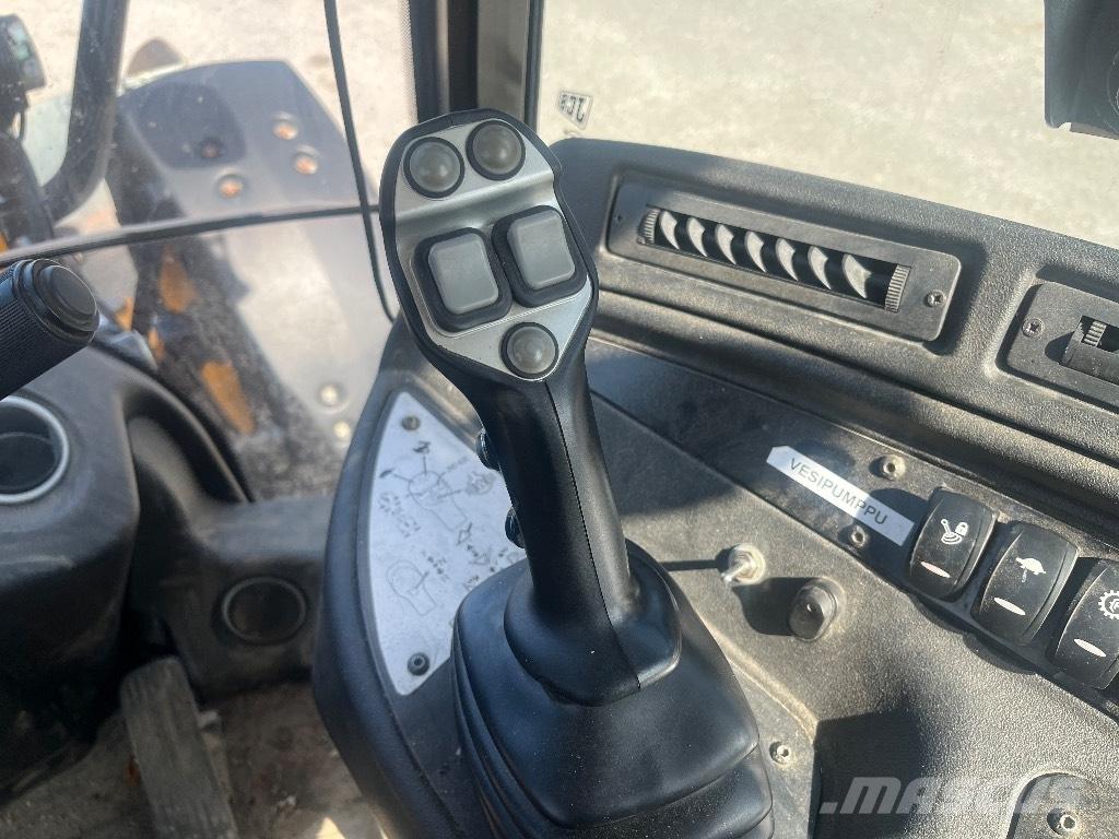 JCB 409 / Myyty, Sold Kolesni nakladalci