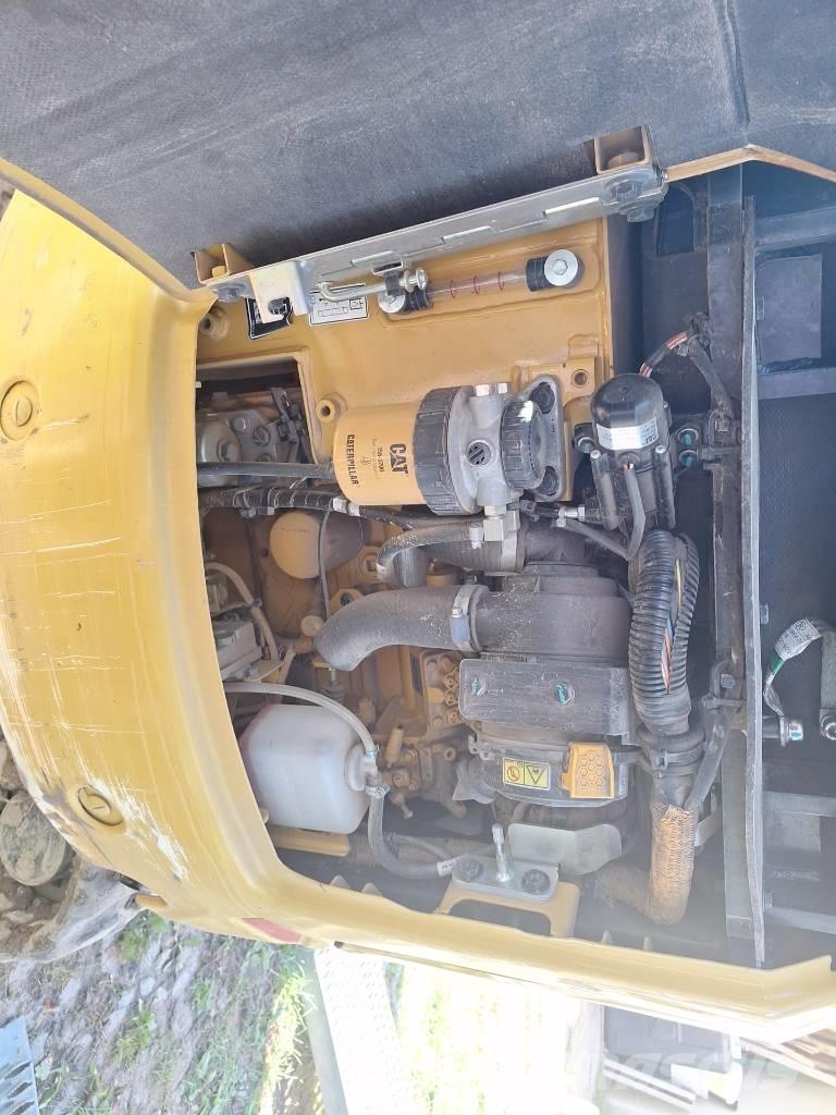 CAT 301.8 Rototilt Mini bagri <7t
