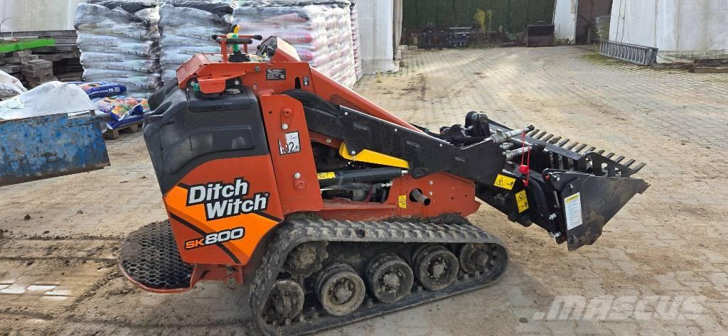 Ditch Witch SK 800 Mini nakladalci