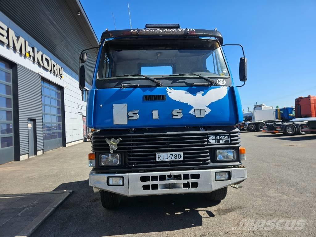 Sisu SM 320 Tovornjaki za prevoz gozdnih strojev