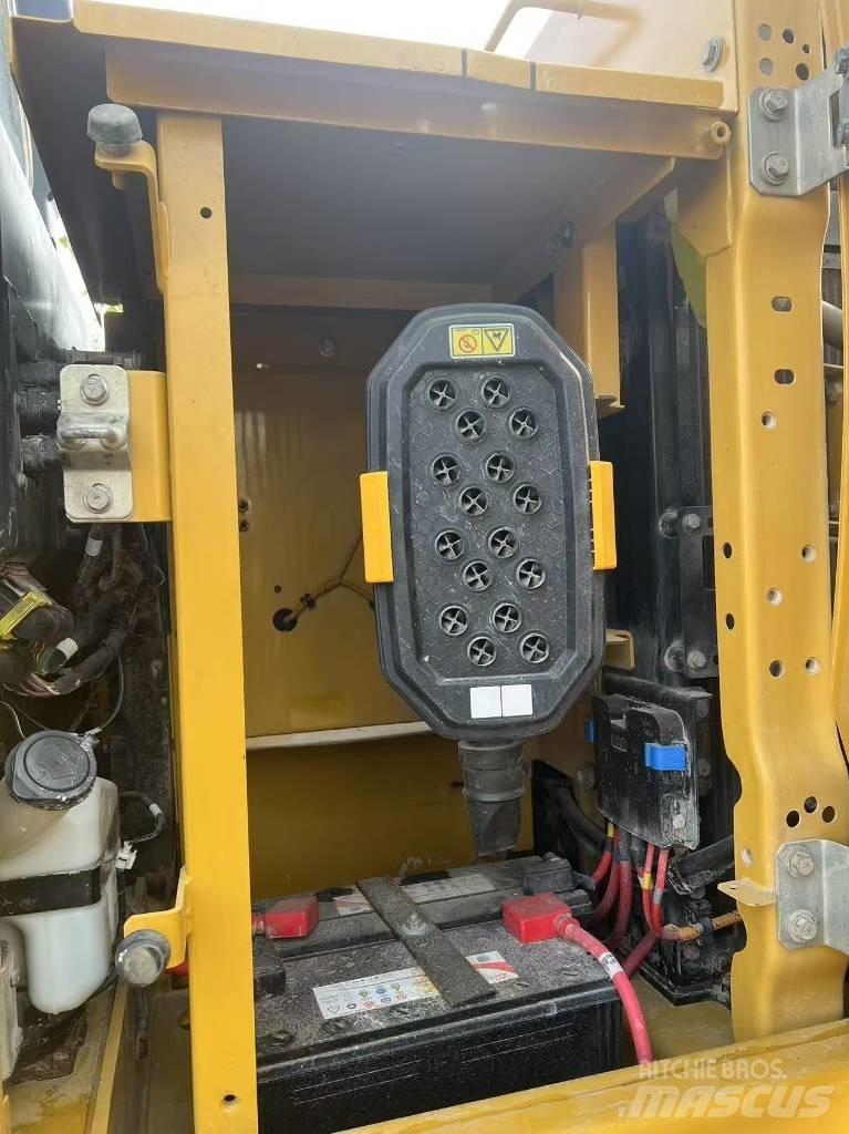 CAT 320 GC Bagri goseničarji