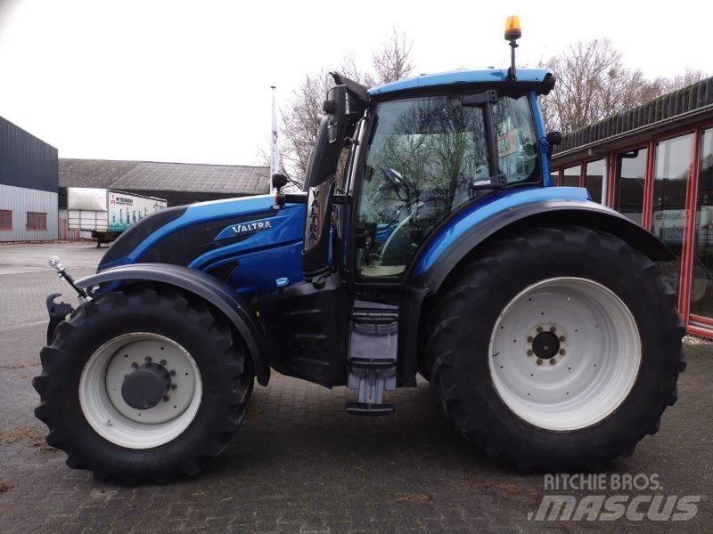 Valtra T234 D Traktorji