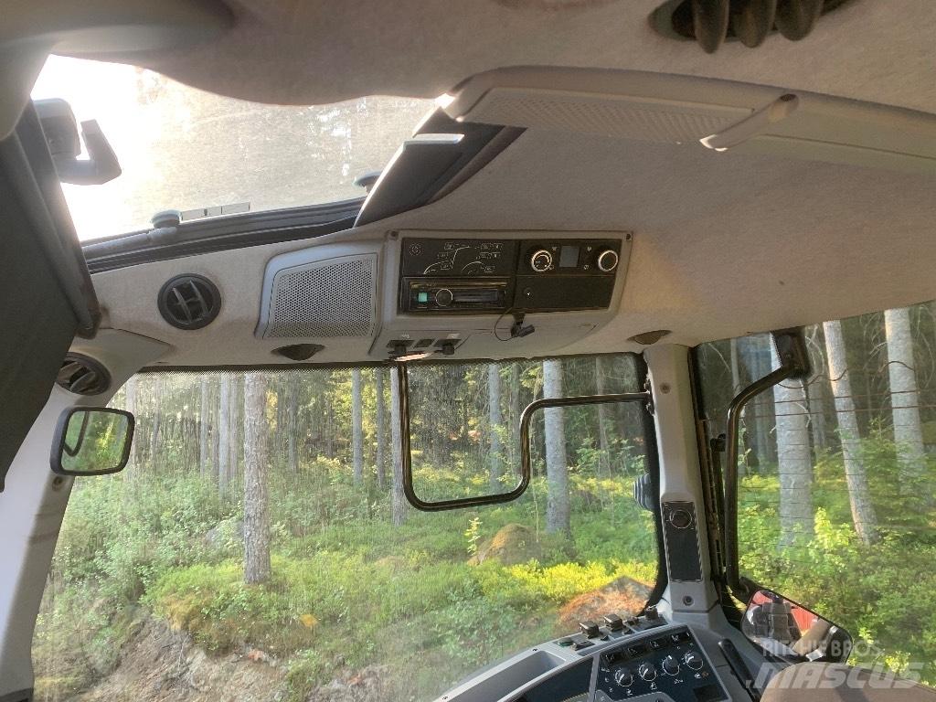 Valtra N 174 Traktorji