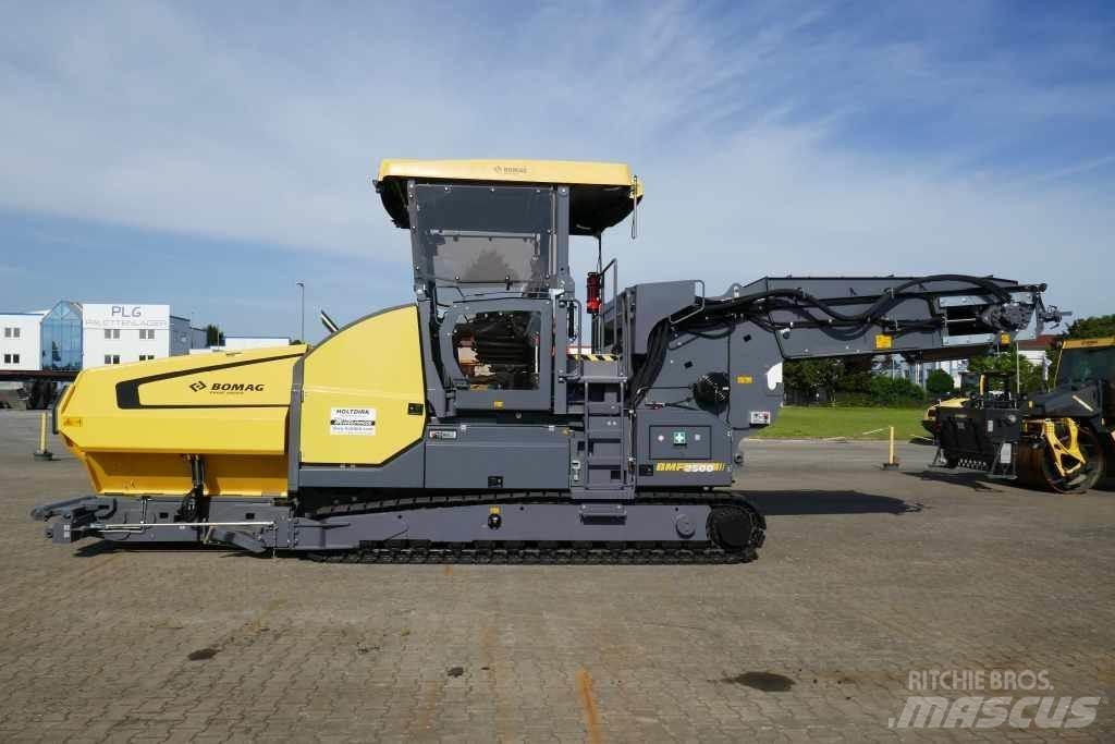 Bomag BMF 2500 M Hranilnice