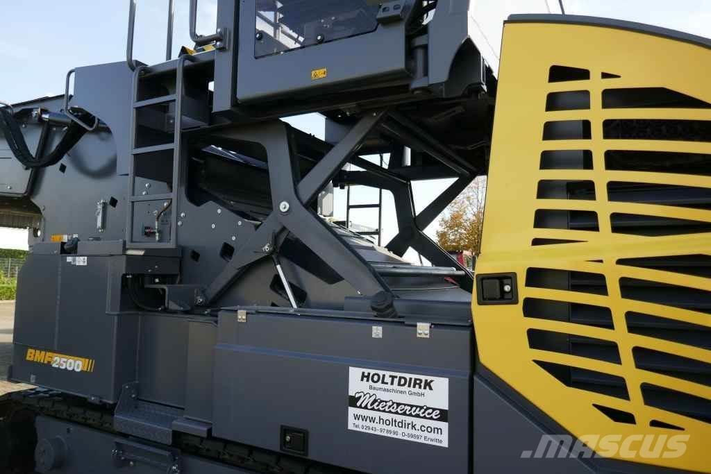 Bomag BMF 2500 M Hranilnice