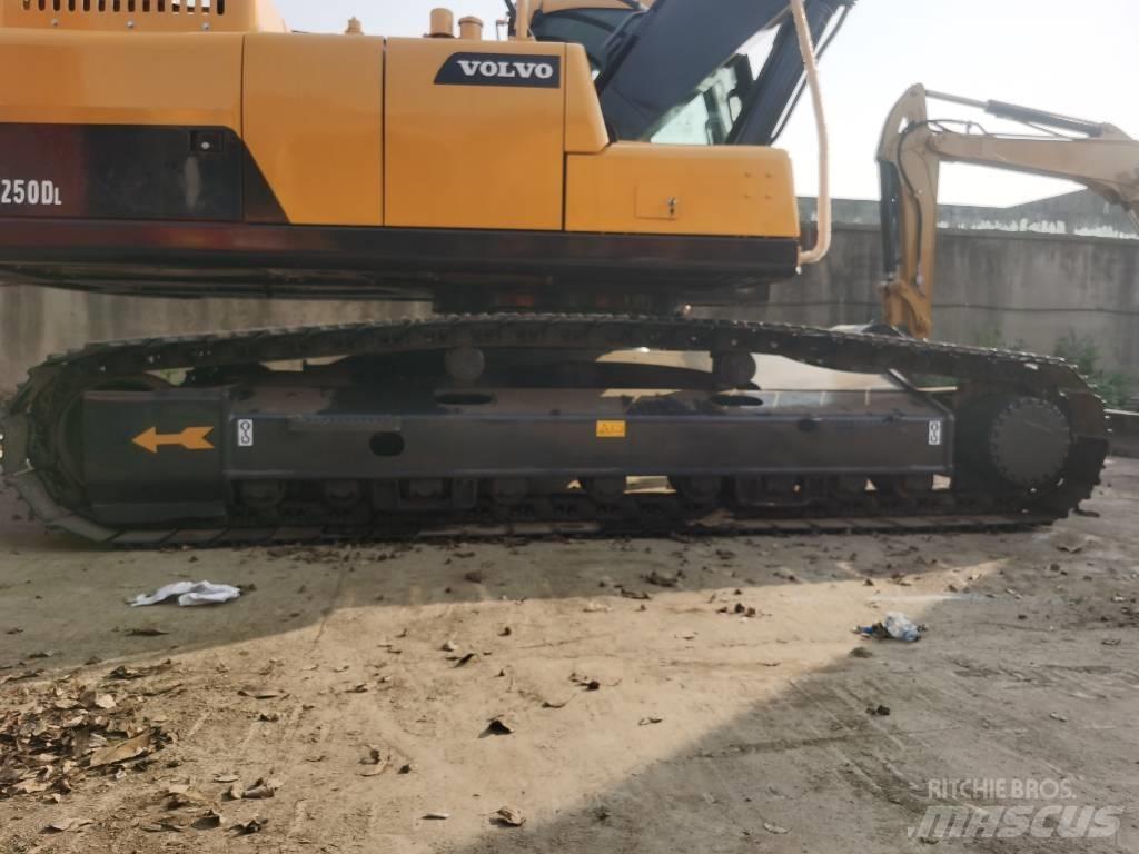 Volvo EC 250 D L Bagri goseničarji