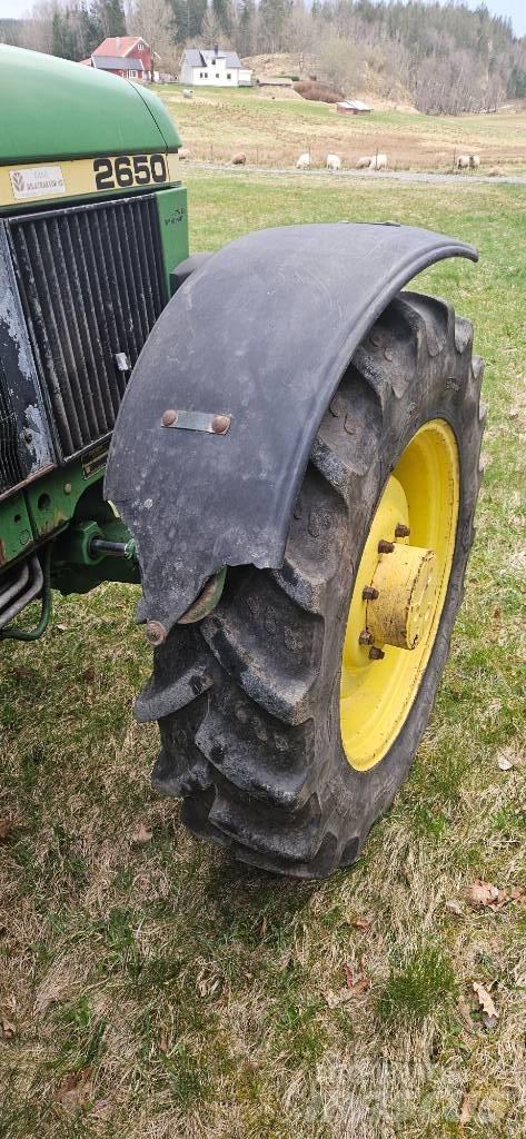 John Deere 2650 Traktorji