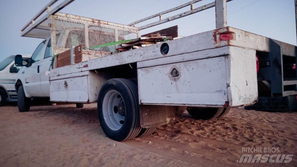 Ford F 550 XL SD Tovornjaki s kesonom/platojem