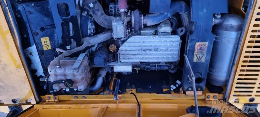 JCB 220 X Long Bagri goseničarji