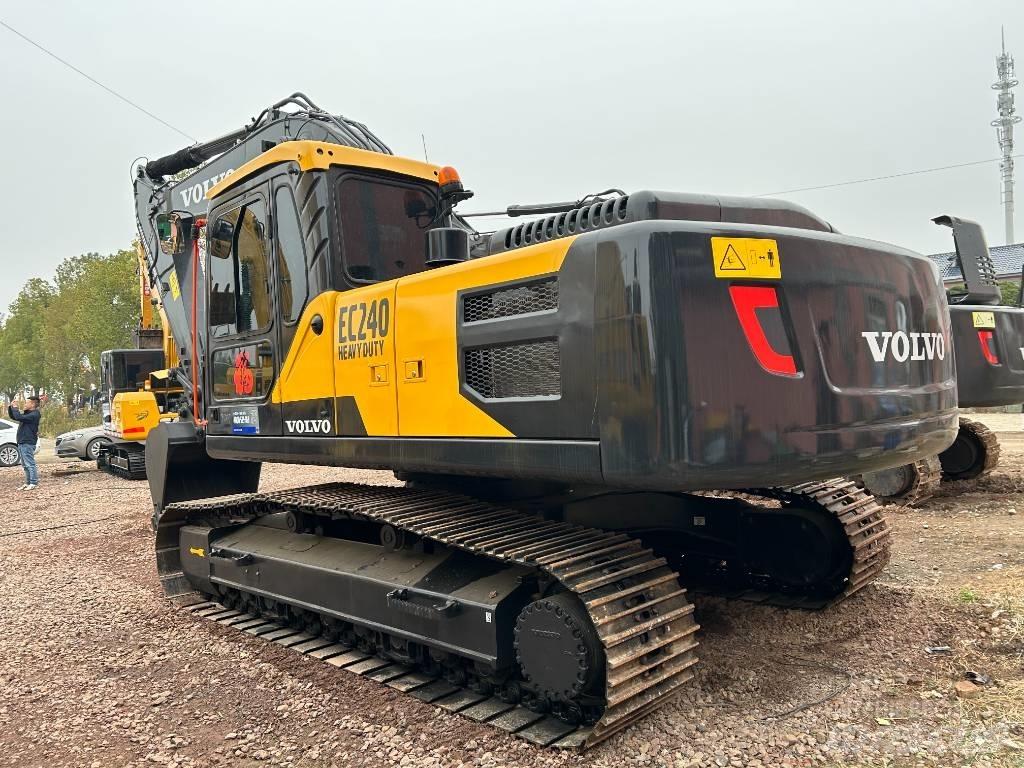 Volvo EC 240 Bagri goseničarji