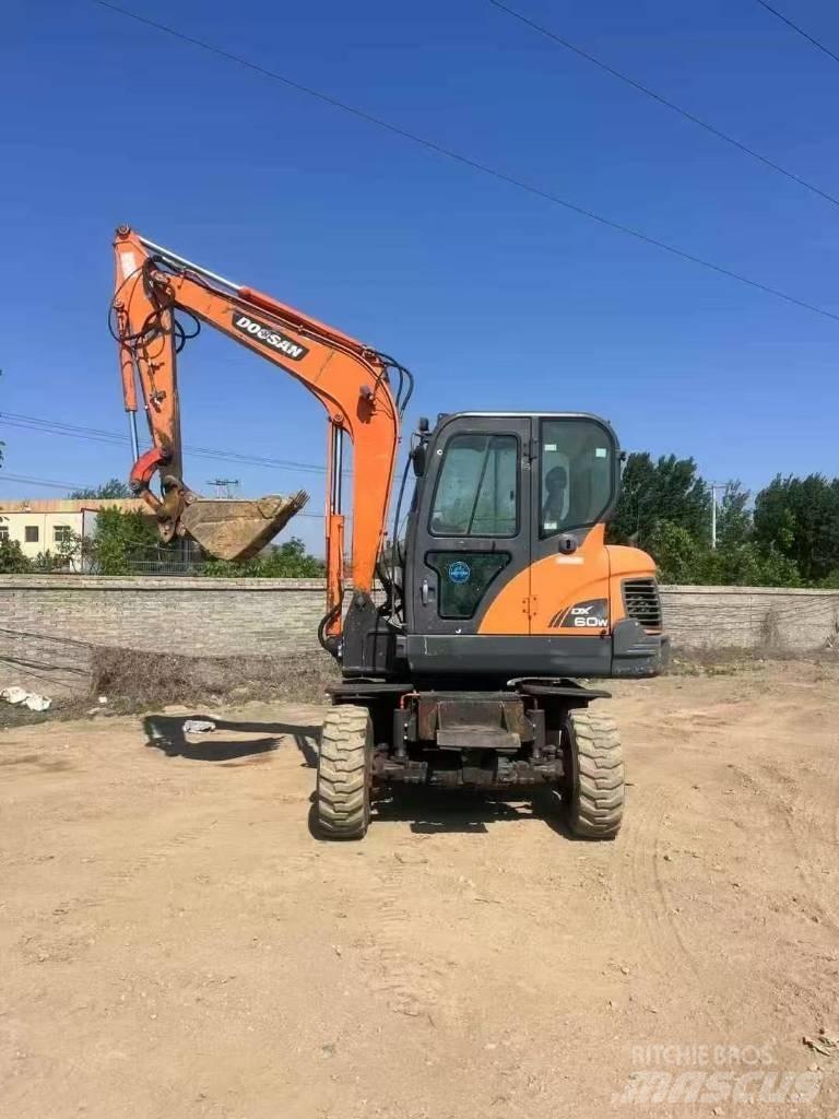 Doosan DX60W Bagri na kolesih