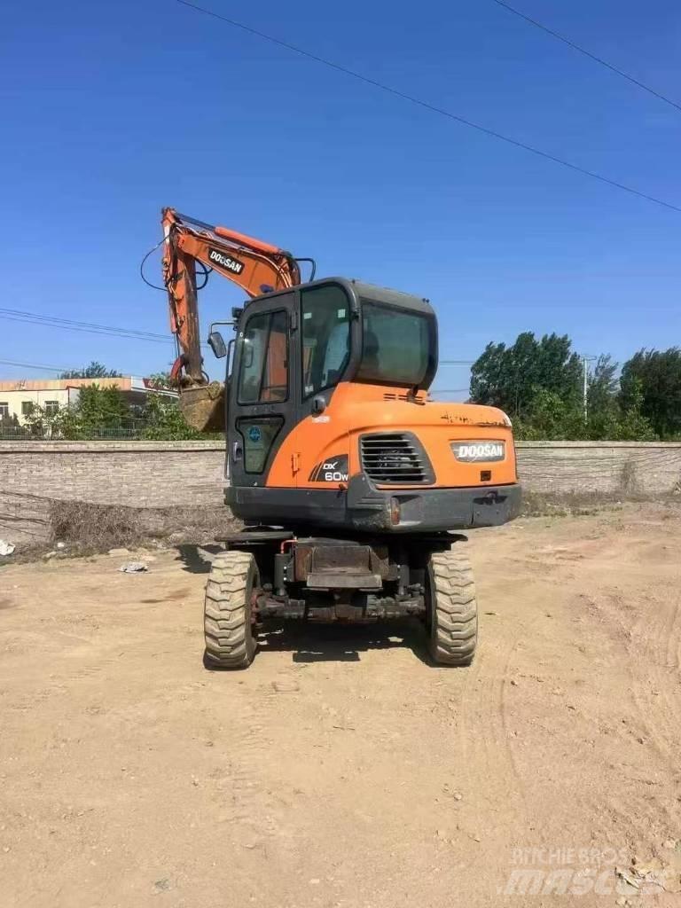 Doosan DX60W Bagri na kolesih
