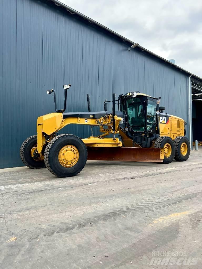 CAT 140M2 AWD Grederji