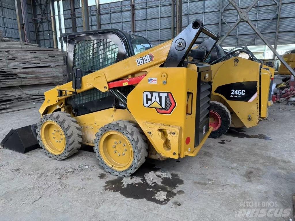 CAT 246C and 262D Skid steer mini nakladalci