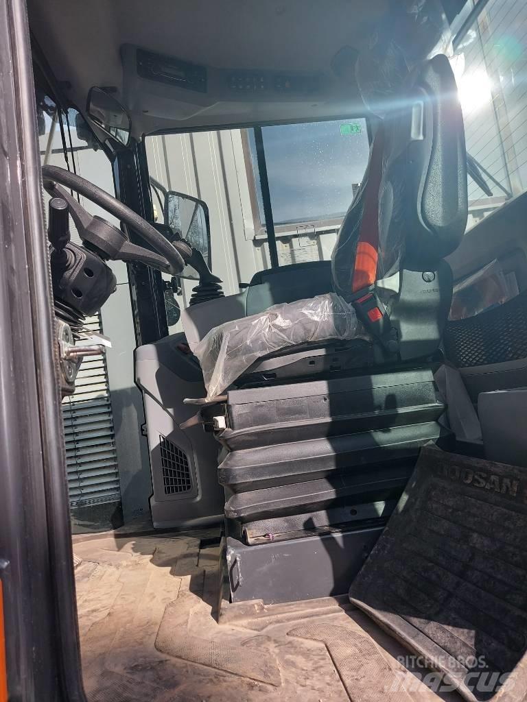 Develon DL 200-7 Kolesni nakladalci
