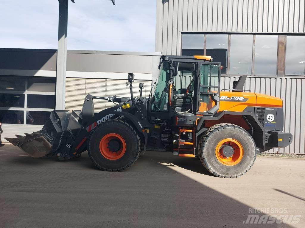 Develon DL 200-7 Kolesni nakladalci