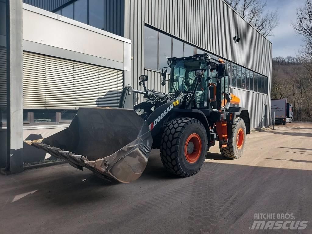 Develon DL 200-7 Kolesni nakladalci