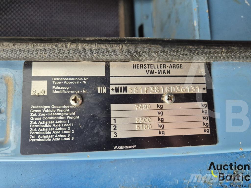 MAN 8.136 Tovornjaki s kesonom/platojem