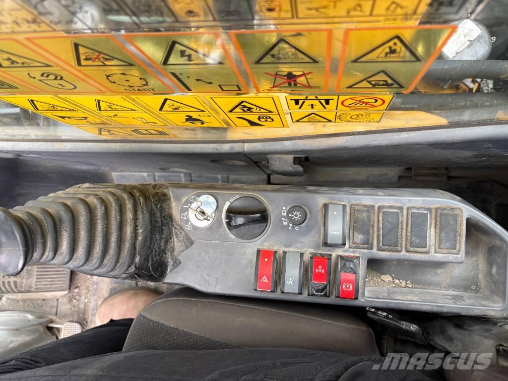 Komatsu PW148-11 Bagri na kolesih