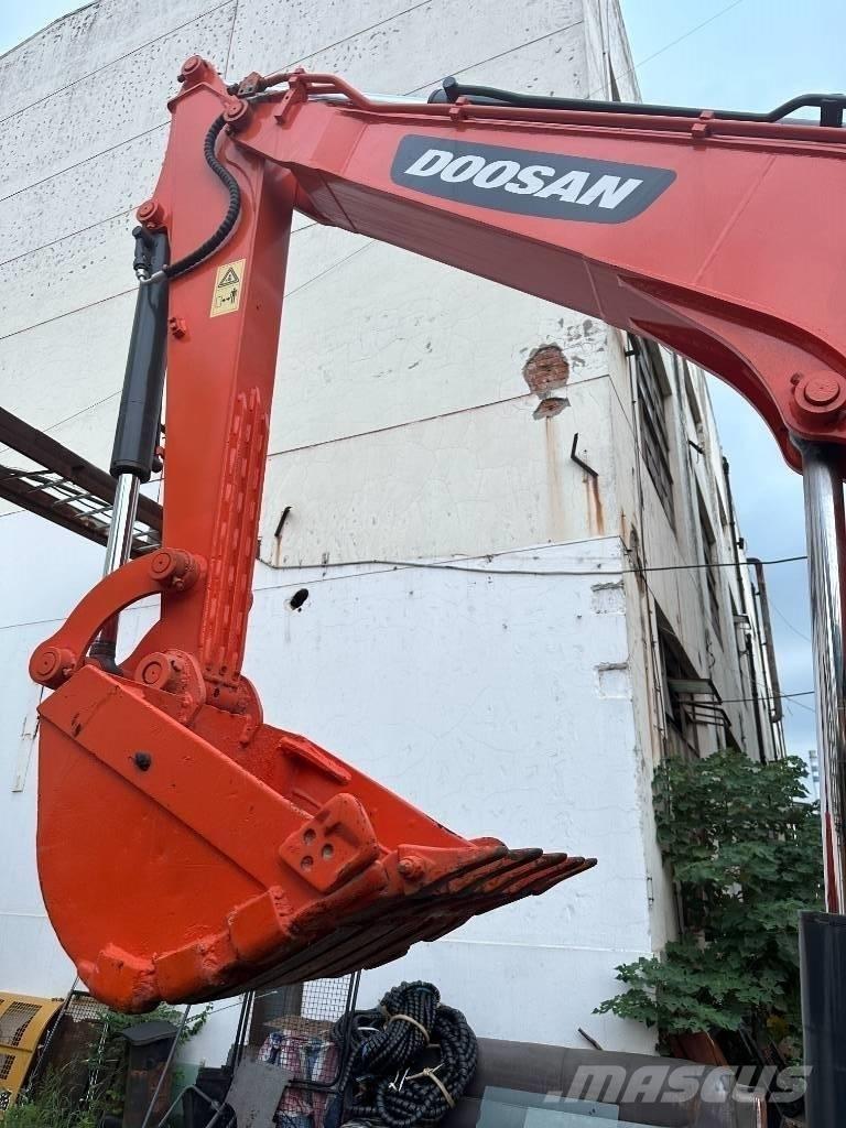 Doosan DX 60 Mini bagri <7t