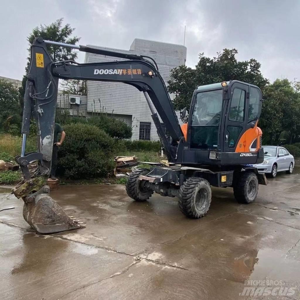 Doosan DX60W Bagri na kolesih