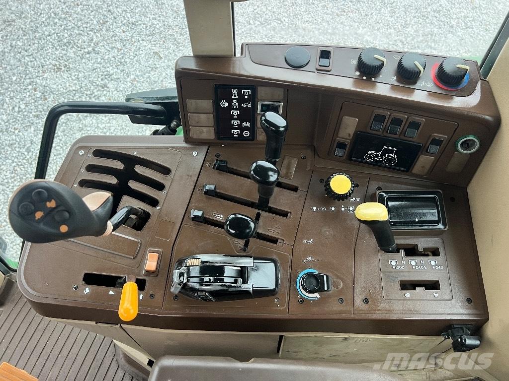 John Deere 6910 Traktorji