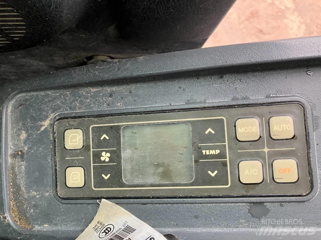 Hyundai 55W-9A Bagri na kolesih